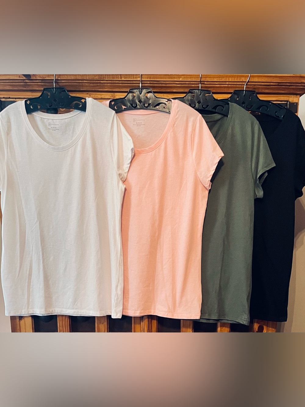Lot of 4 No Boundries Jr SZ XL Tops  Closet clearout! White Pink olive and Black